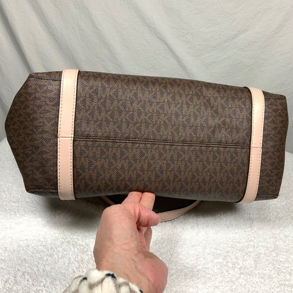 Michael Kors Sullivan Large Laptop Tote - Picture 9 of 14